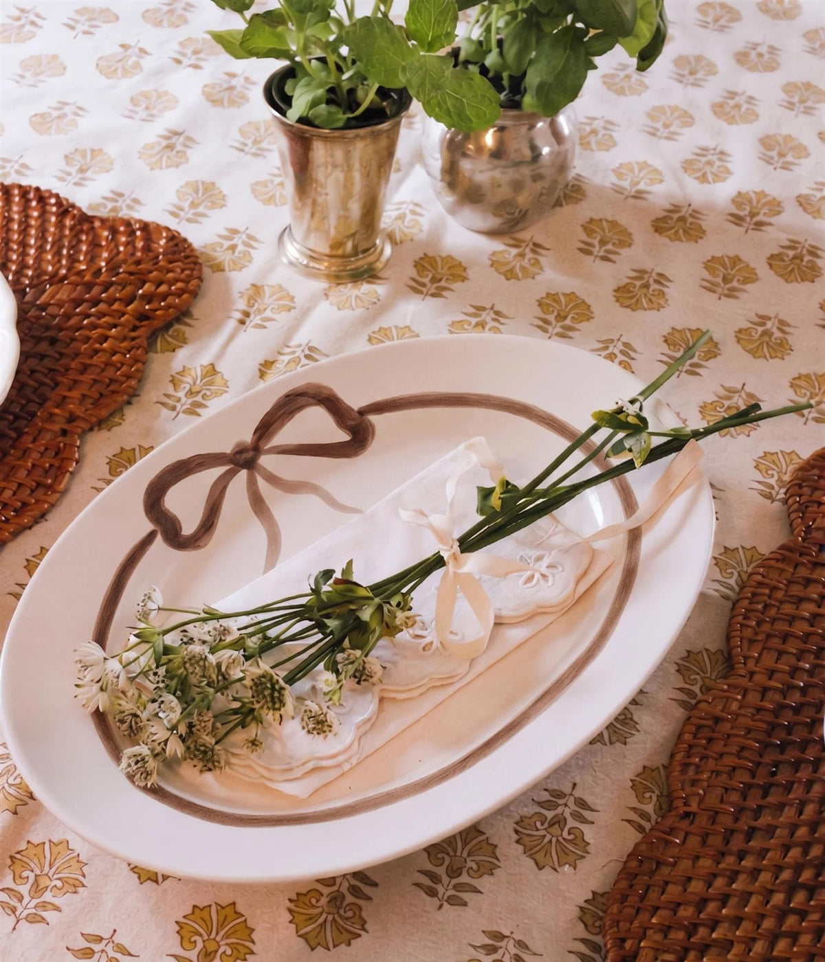 Bow Serving plate brown 38,5x26