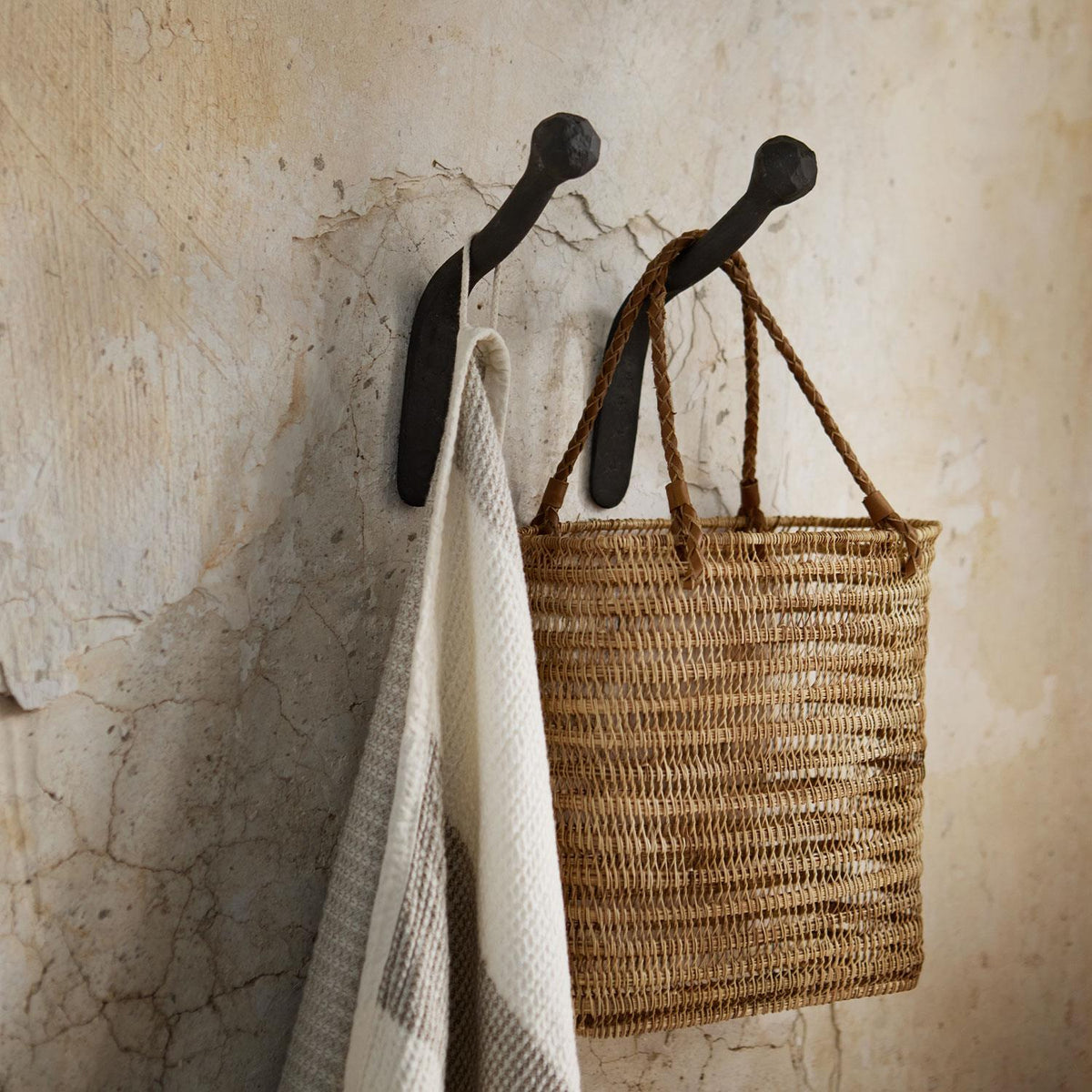 BASKET PALMEFIBRE W/LEATHER 18X8XH19CM