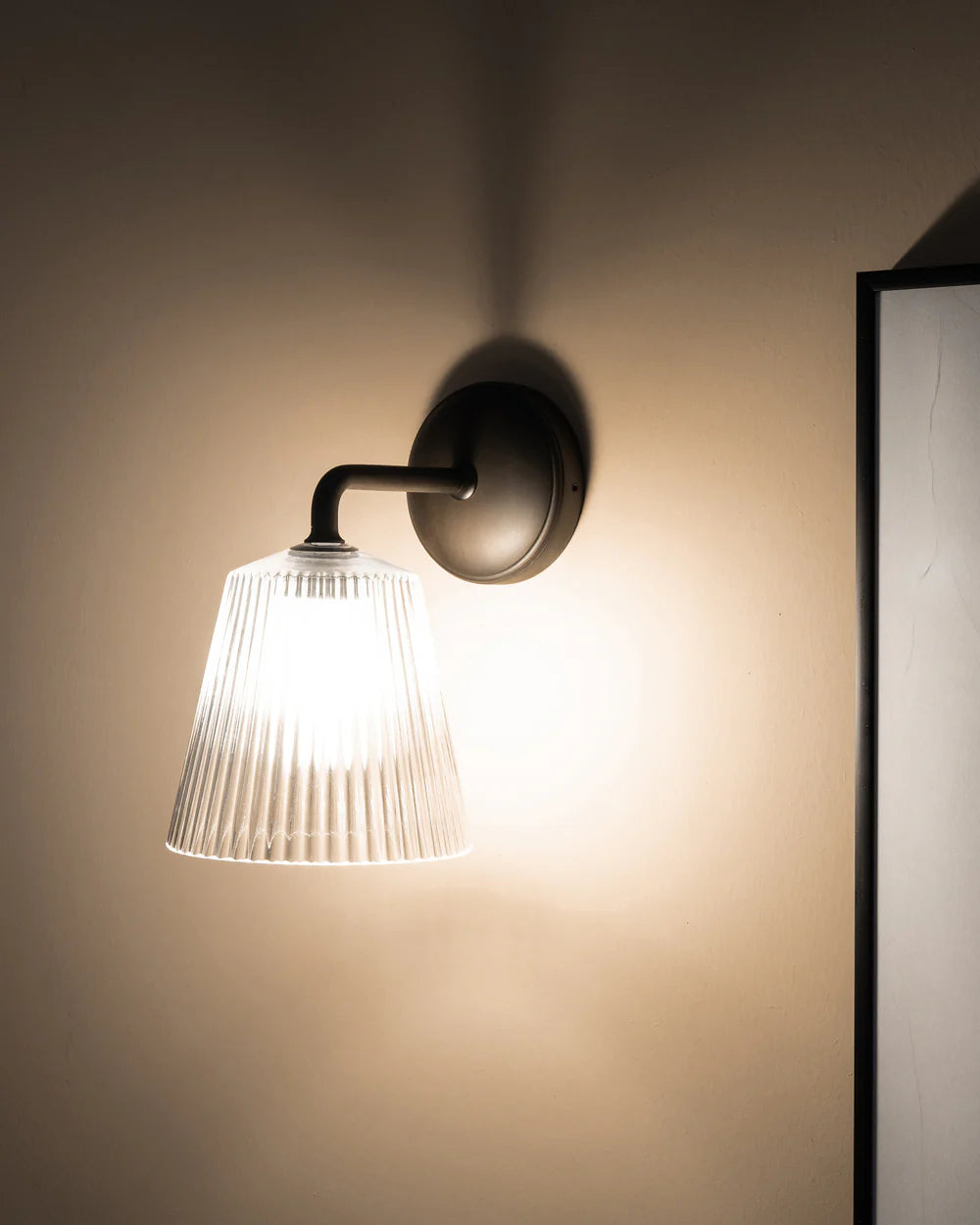Richmond Small Wall light fluted glass Bronze