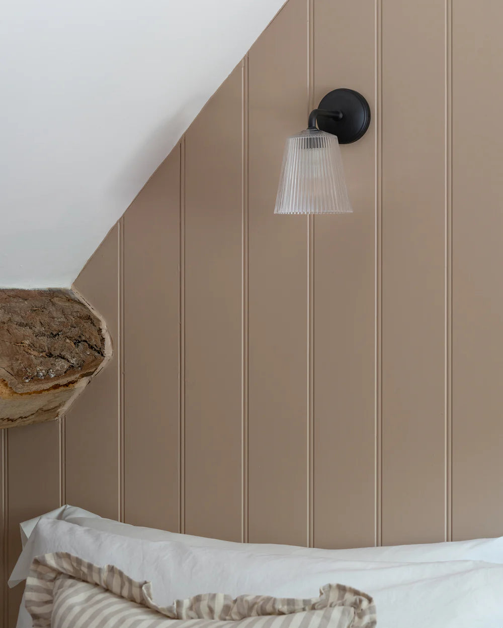 Richmond Medium Wall light fluted glass bronze