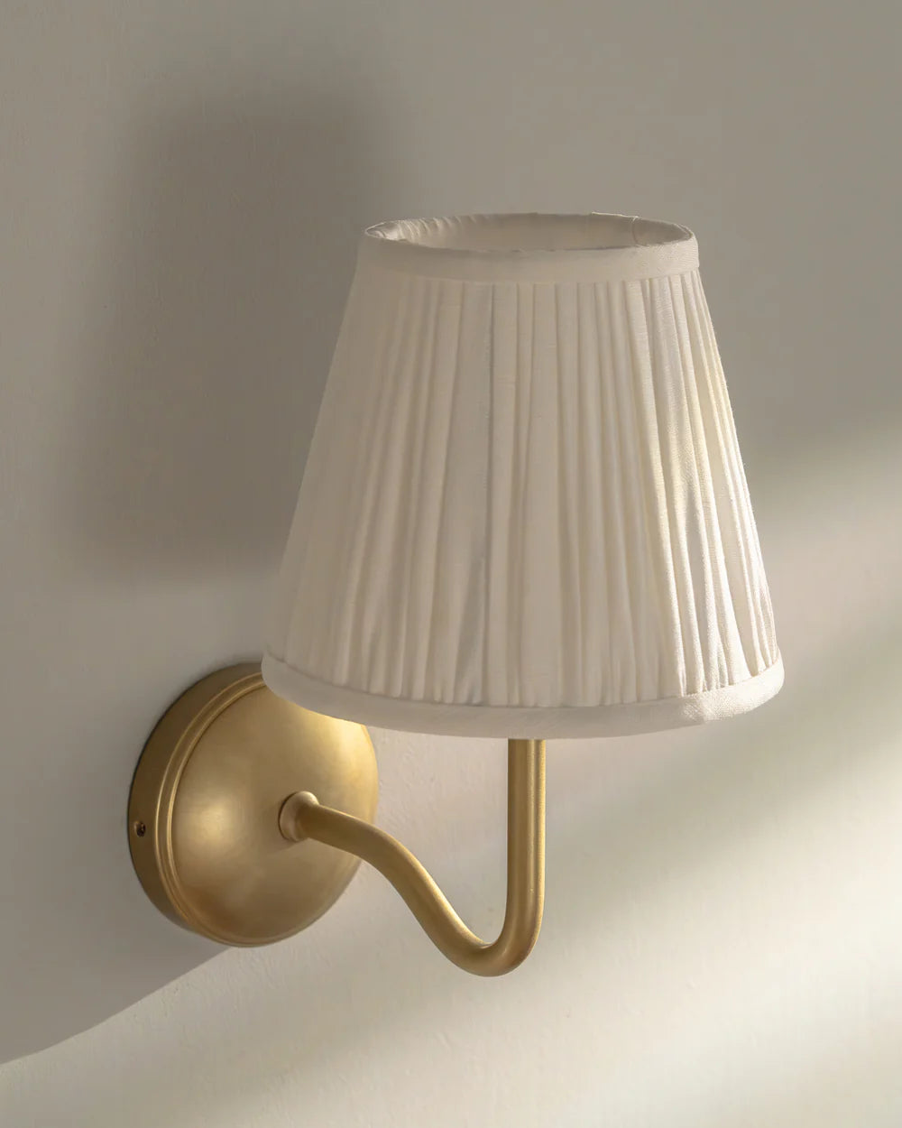 Malvern Medium wall light white Antique Brass