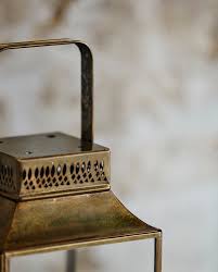 ANTIQUE LANTERN SQUARE W/TOP S GOLDEN FINISH