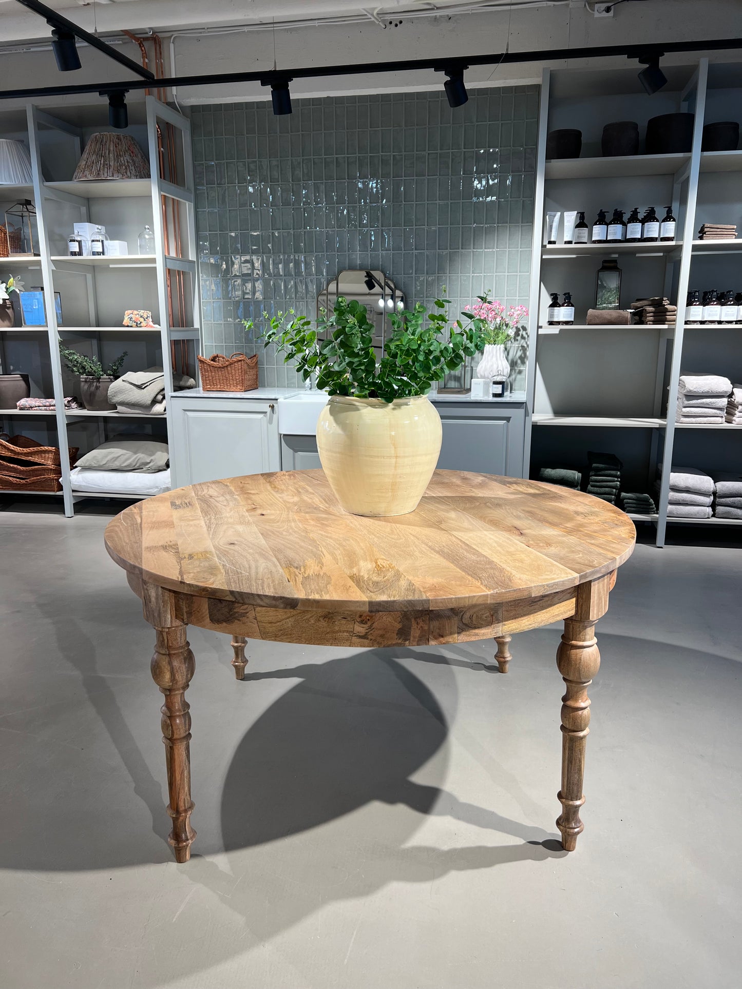 SPISEBORD D150CM I MANGOTRE
