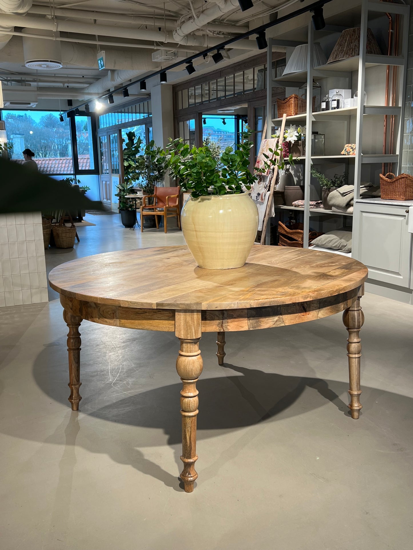 SPISEBORD D150CM I MANGOTRE