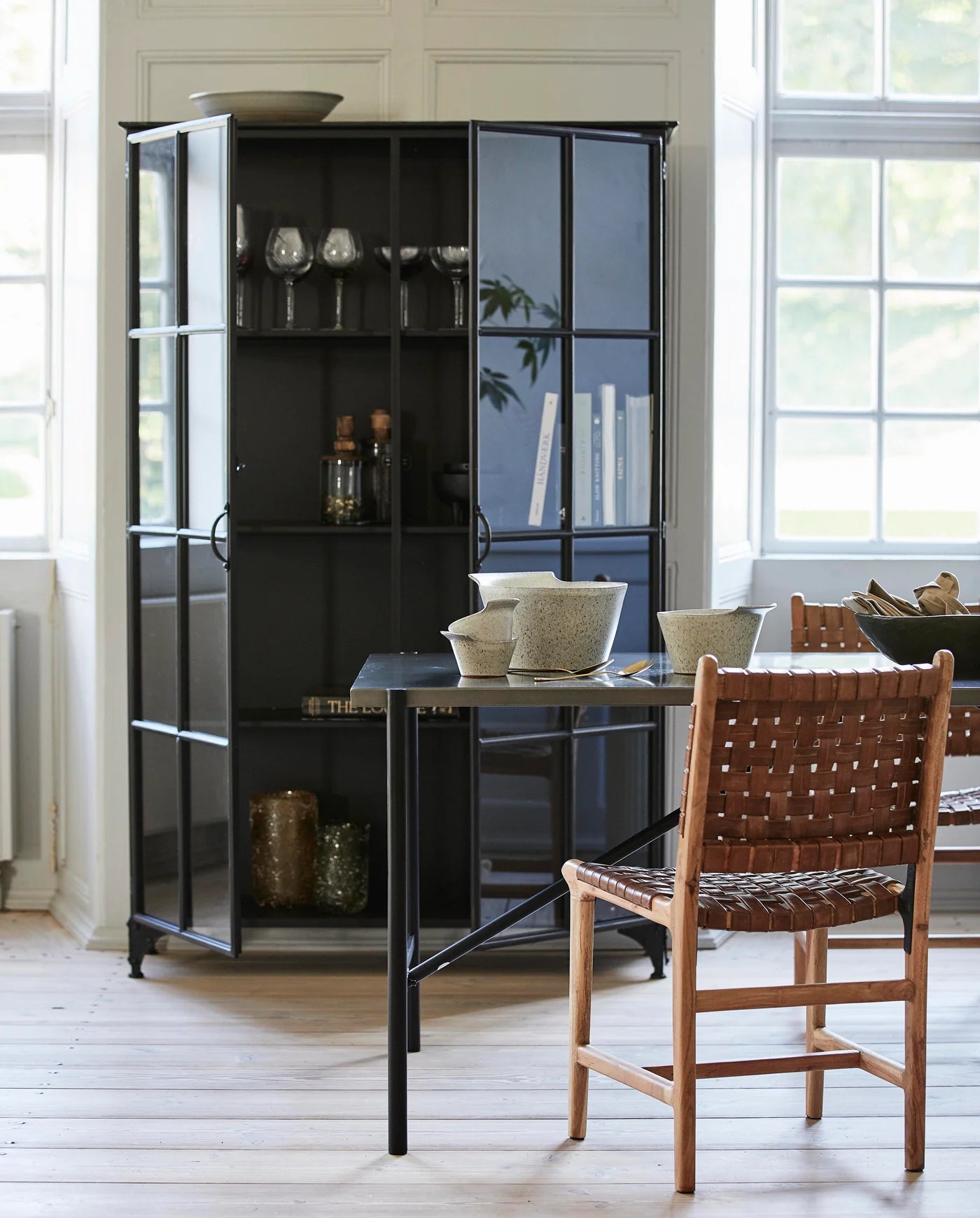 Cabinet 2 doors black