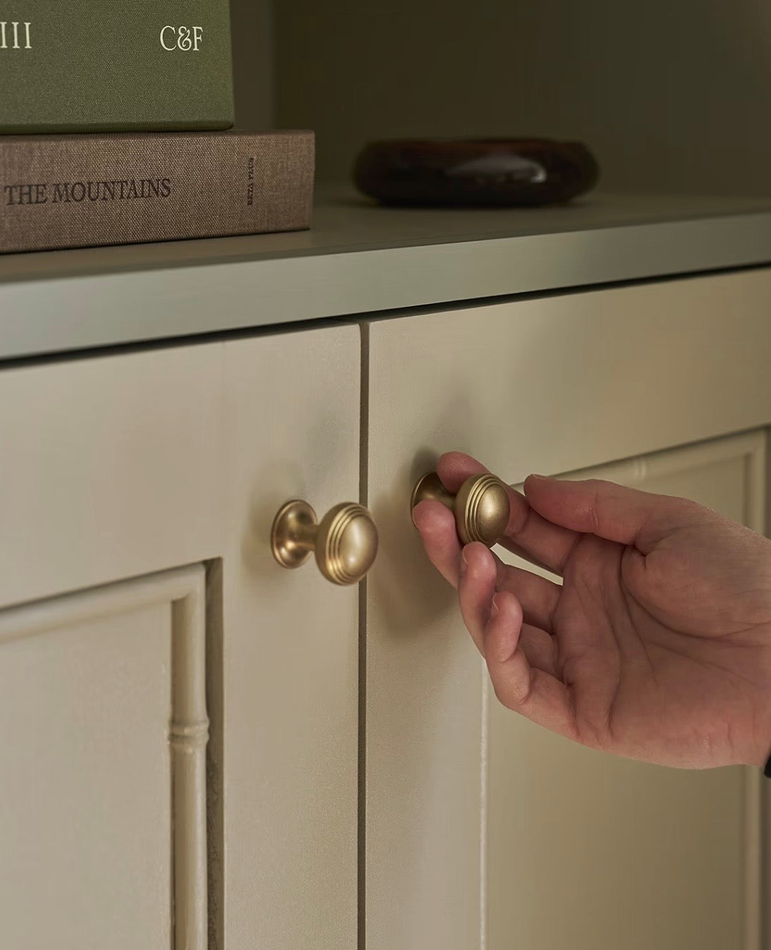 BARLOW FURNITURE KNOB